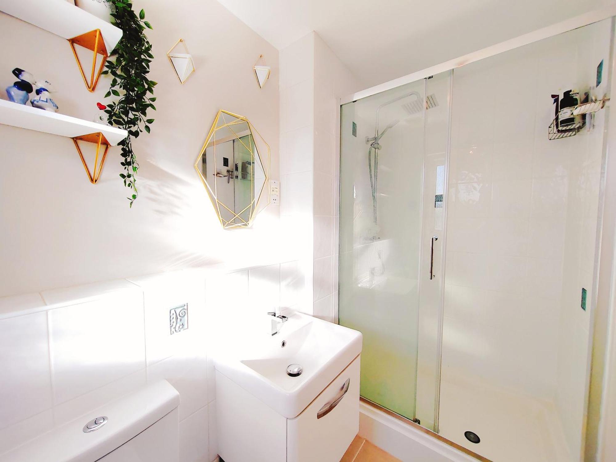 Modern And Spacious Double&King Bedrooms Both With Private Bathrooms Edinburgh Oda fotoğraf