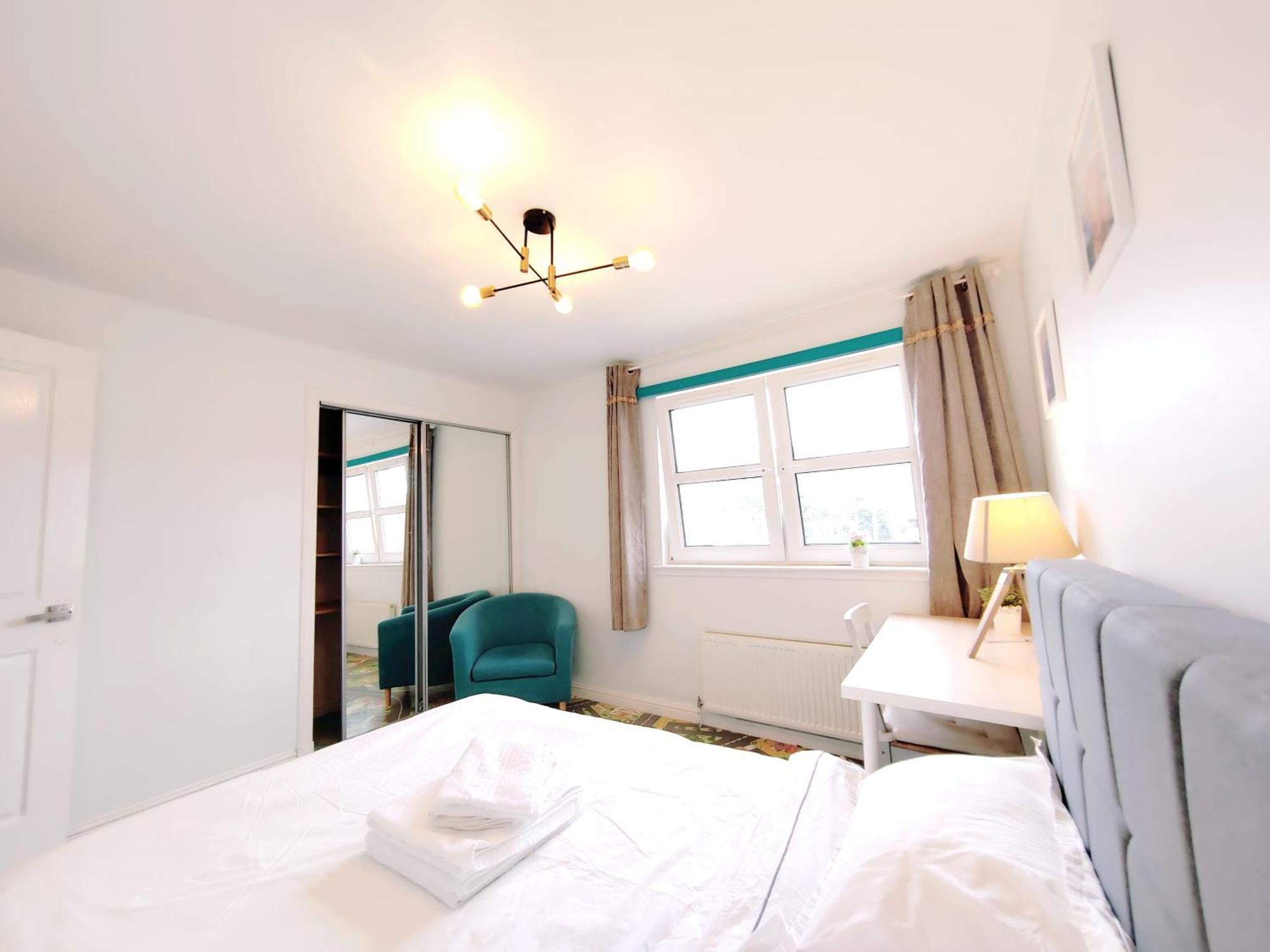 Modern And Spacious Double&King Bedrooms Both With Private Bathrooms Edinburgh Oda fotoğraf