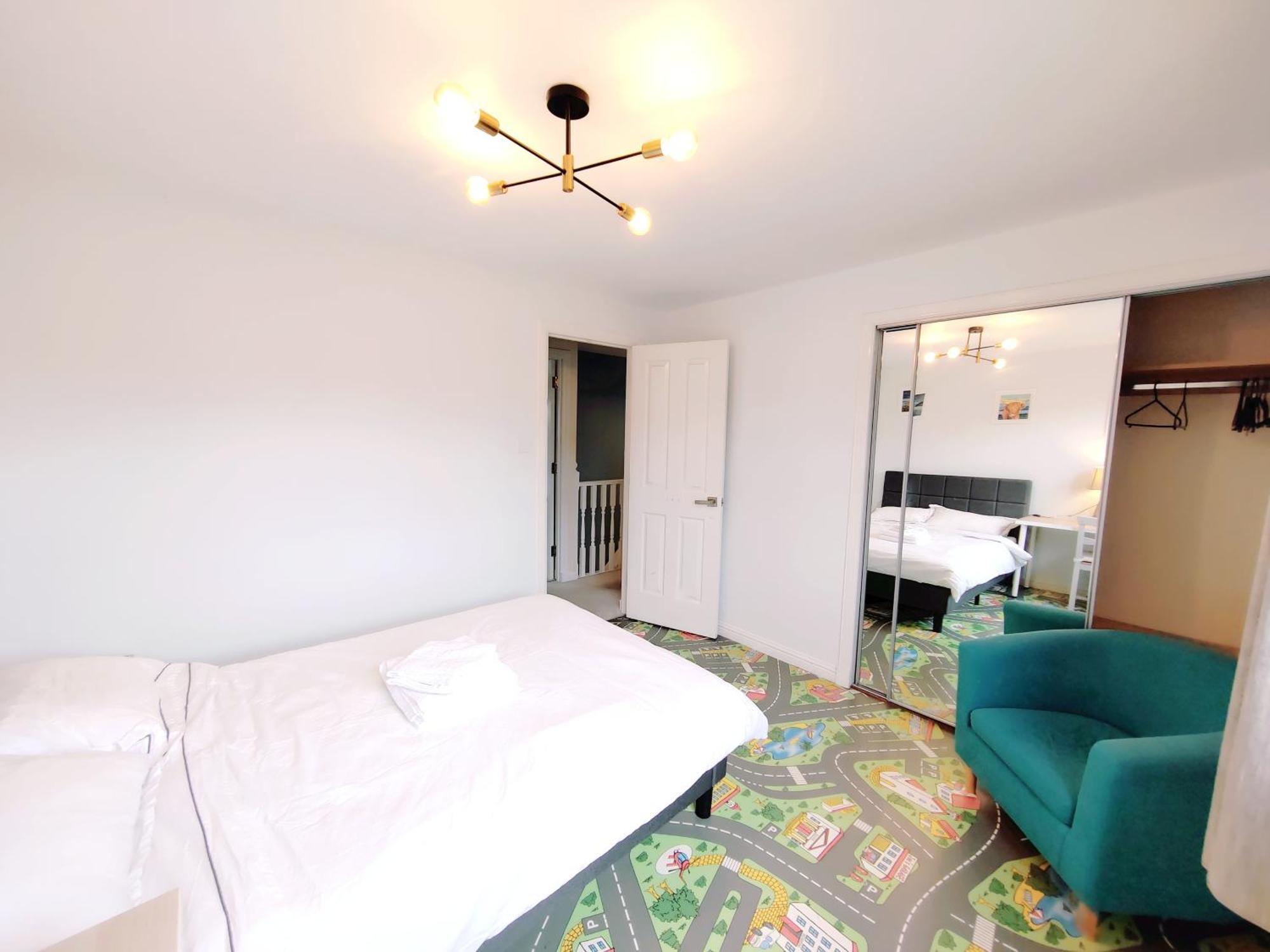 Modern And Spacious Double&King Bedrooms Both With Private Bathrooms Edinburgh Oda fotoğraf